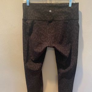 Lulu🍋 wunder under leggings camo EUC size 12